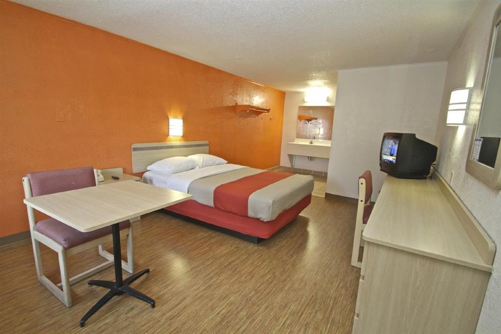 Motel 6 Kalamazoo Room photo